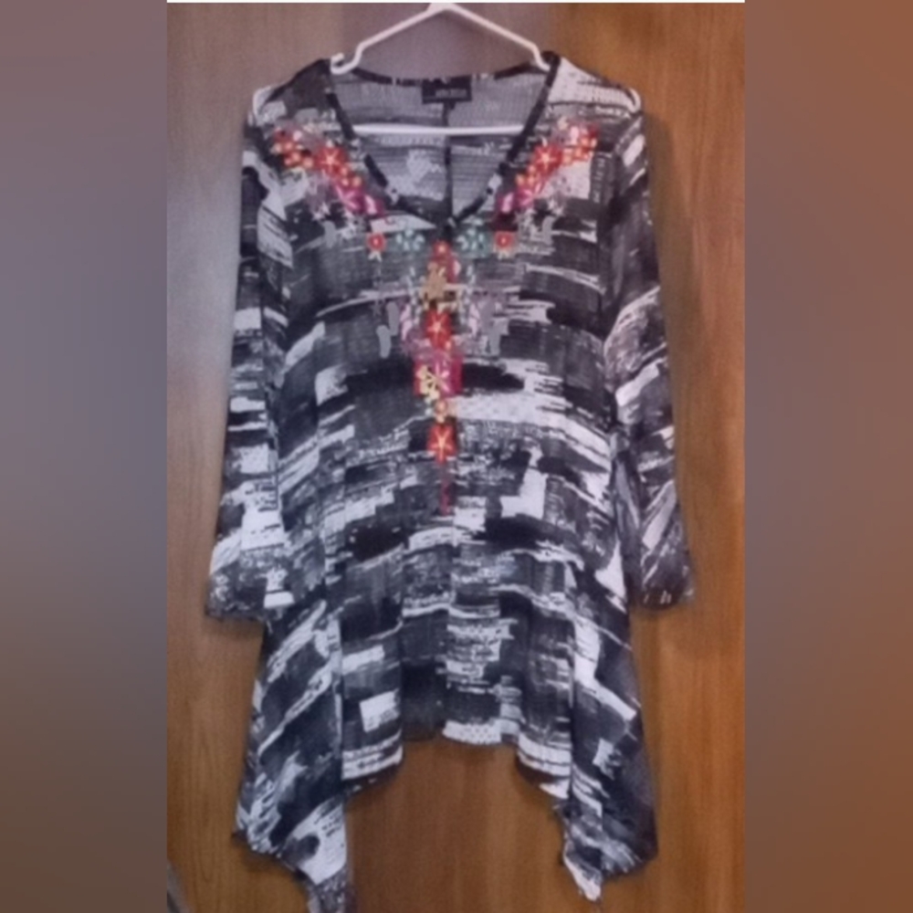 Anna Bella Beautifully Embroidered Swim Coverup- Large